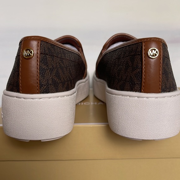 Michael Kors TEDDI SLIP ON
MK SIGNATURE SM
Platforms - Sneakers - Picture 13 of 16